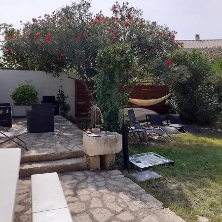 Motte Villa, Et Verdure *